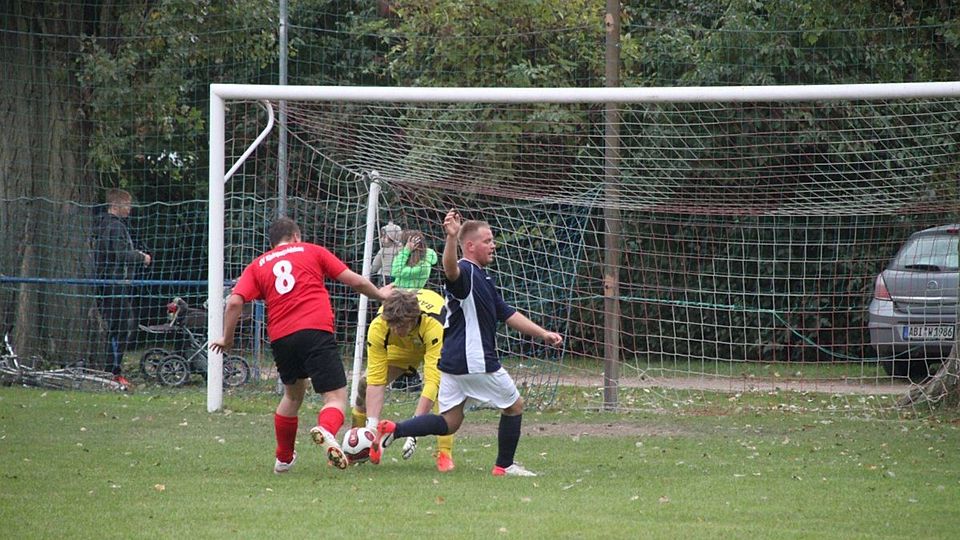 Nico Pawlitzki (Nr.8) schoß zwei Tore für Tabellenführer SV Kleinpaschleben II in Wulfen Foto (Archiv):  Uwe Lehmann