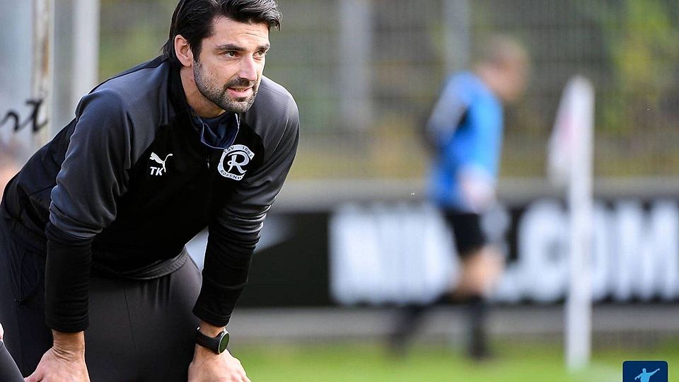 Genau hinschauen will Thomas Kasparetti, wenn's wieder losgeht. Mit seiner jungen Rosenheimer Truppe soll der Klassenerhalt in der Regionalliga Bayern her. 