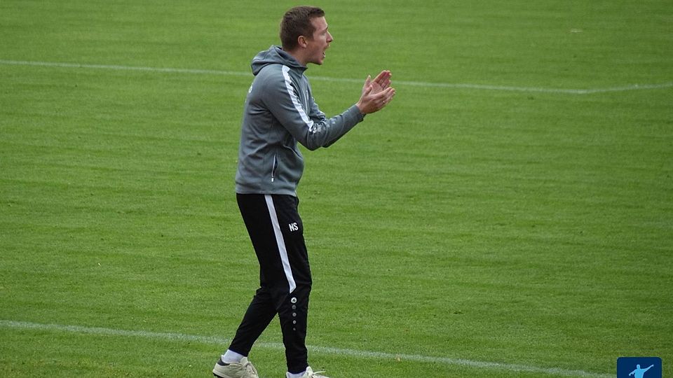 Niklas Schemmer und der VFL Rhede bauen den Vorsprung aus.