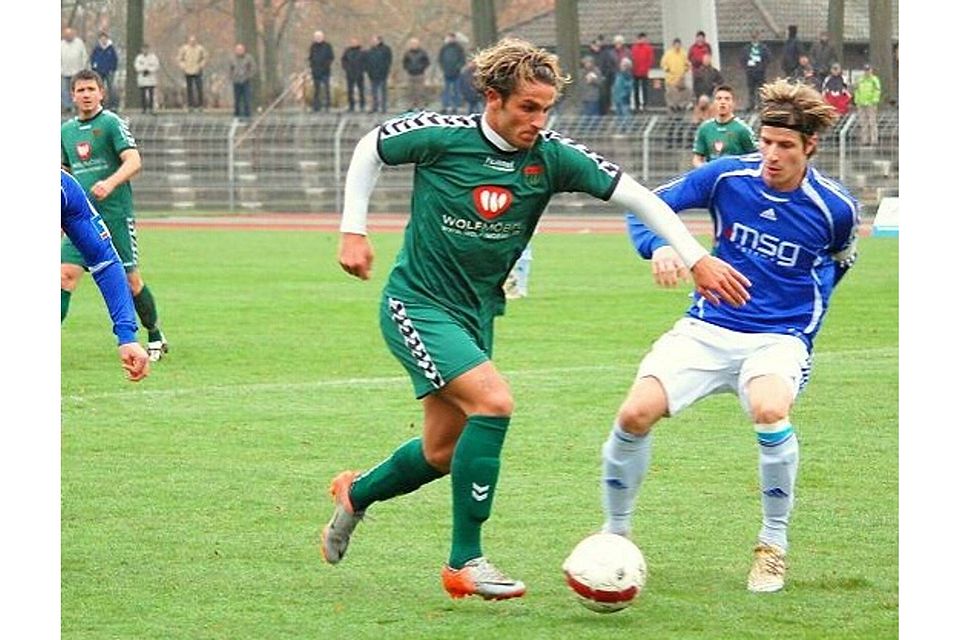 Zwei Tore, ein Assist: Ali Yetkin (in grün) war heute der überragende Mann der Schweinfurter. F: Leifer Zwei Tore, ein Assist: Ali Yetkin (in grün) war heute der überragende Mann der Schweinfurter. F: Leifer