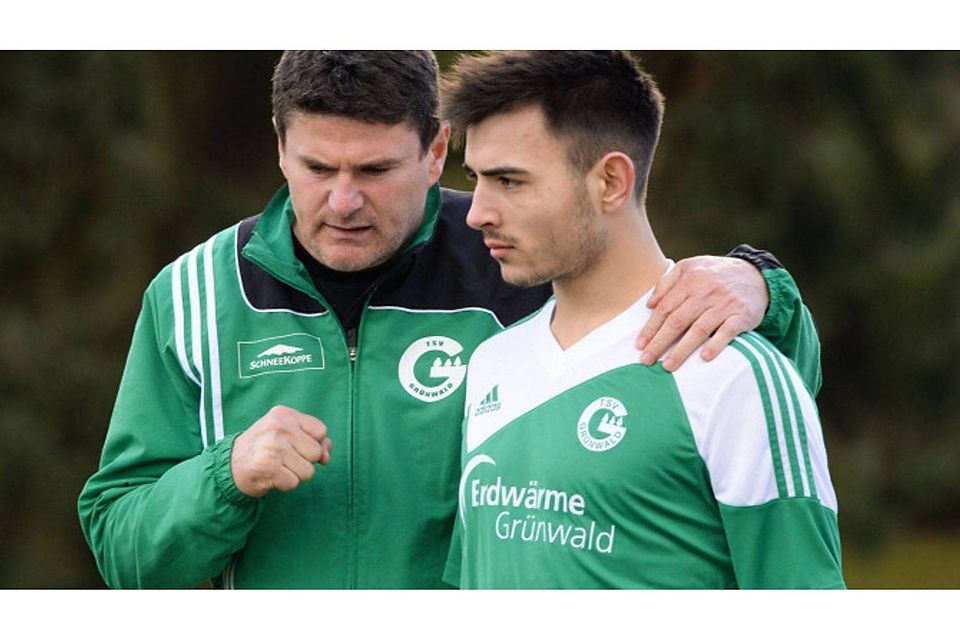 Ein alter Bekannter: Luca Tschaidse (r.) stürmte schon von 2012 bis 2015 für den TSV Grünwald und kehrt, von Türkgücü-Ataspor kommend, jetzt zurück ins Team von Trainer Pero Vidak (l.).    Foto: Robert Brouczek