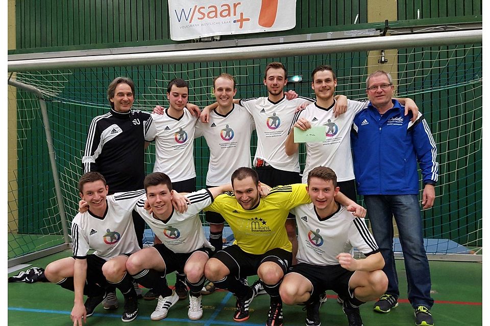 Die erste Mannschaft des 1. FC Riegelsberg gewann letztens das Hallenturnier in Püttlingen. Jetzt freut man sich auf die Begegnung gegen den 1. FCS.