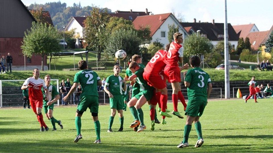 Beim zurückliegenden Heimspiel am 1. Oktober setzte sich der FC Ottendorf (in Rot) mit 2:1 gegen den SV Tüngental durch. Der Tabellenführer aus Michelbach dürfte aber ein anderes Kaliber sein. Der fertigte zuletzt den bisherigen Spitzenreiter Gailenkirchen mit 5:1 ab.   wj