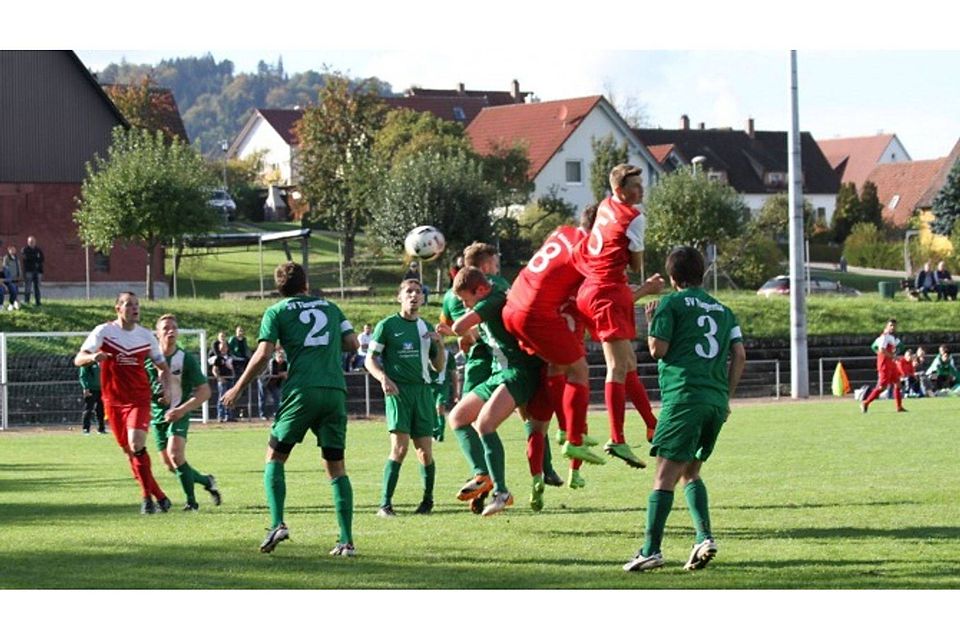Beim zurückliegenden Heimspiel am 1. Oktober setzte sich der FC Ottendorf (in Rot) mit 2:1 gegen den SV Tüngental durch. Der Tabellenführer aus Michelbach dürfte aber ein anderes Kaliber sein. Der fertigte zuletzt den bisherigen Spitzenreiter Gailenkirchen mit 5:1 ab.   wj