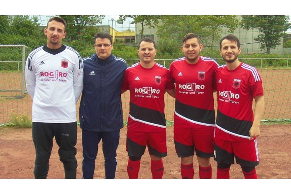 Almir Kransiqi (von links), Trainer Lorenzo Cordi, Zenel Kadriu, Fadil Zeciri und Amirian Kurtai. F: Sven Arius