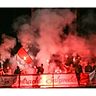 Eintracht-Fans sorgten am Donnerstagabend für Rauchschwaden in Letzlingen.     (F. Marc Wiedemann)