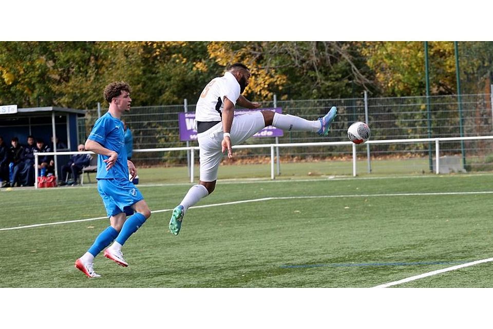 Hackenheims Pierre Merkel (rechts) sorgte in Baumholder für den zwischenzeitlichen Anschlusstreffer.	Foto: Mario Luge