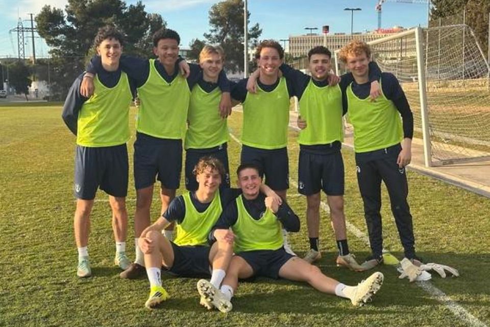 Gute Laune bei den Spielern des FC Horgen im Trainingslager in Barcelona.