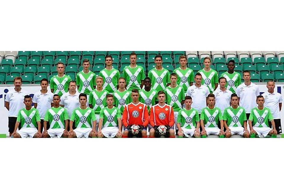Nur dabei, statt mittendrin: Loic Schröder (hintere Reihe, rechts) kommt über eine Teilzeitrolle bei den Wolfsburger B-Junioren nicht hinaus. VfL Wolfsburg
