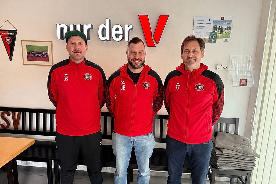 Von links nach rechts: SSV-Manager Joe Stinglhammer, Neu-Coach Daniel Blindhuber, Vorstand Alexander Köberl Von links nach rechts: SSV-Manager Joe Stinglhammer, Neu-Coach Daniel Blindhuber, Vorstand Alexander Köberl