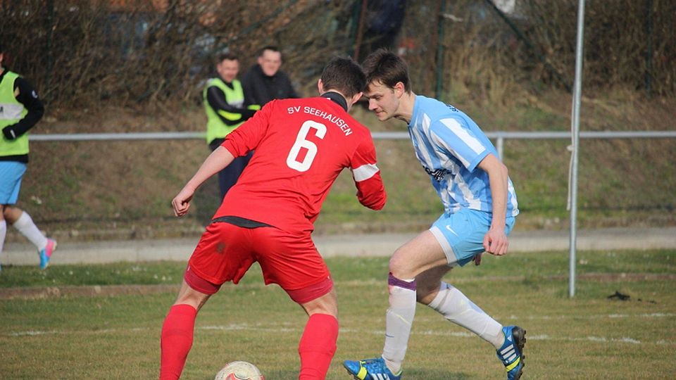 Seehausen (in rot/ hier gegen Wulferstedt) musste sich in Ummendorf mit einem Remis begnügen   F: Müller