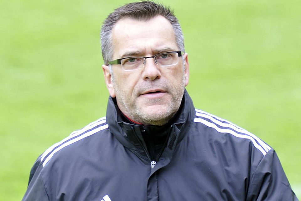 Sein Blick ist nach wie vor aufwärts gerichtet: Jürgen Streit, Trainer der SG Reisensburg-Leinheim.	F.: Ernst Mayer