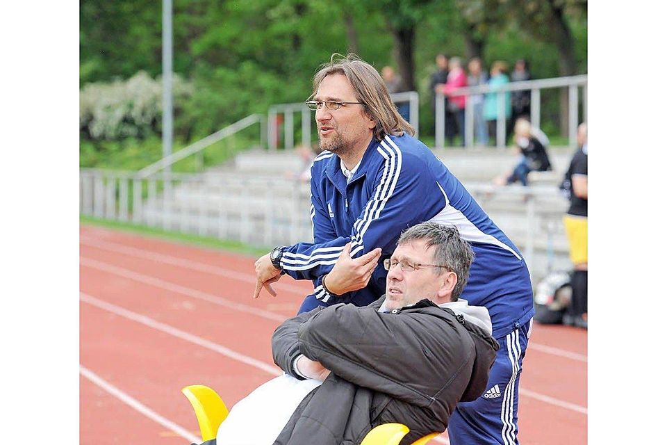 Der Wesselinger Coach Josef Farkas (hinten) blickt dem Duell mit dem Kohlscheider BC optimitisch entgegen., Foto: Weingarten