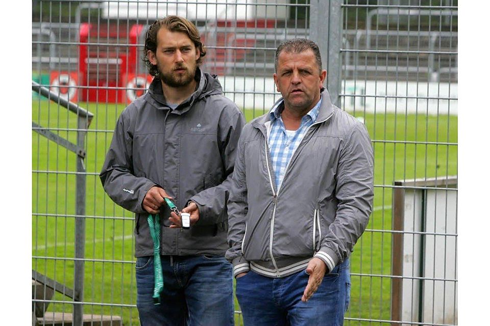 Trainer Tomasz Kaczmarek (l.) und Sportvorstand Franz Wunderlich bleiben bei der Spielersuche entspannt.