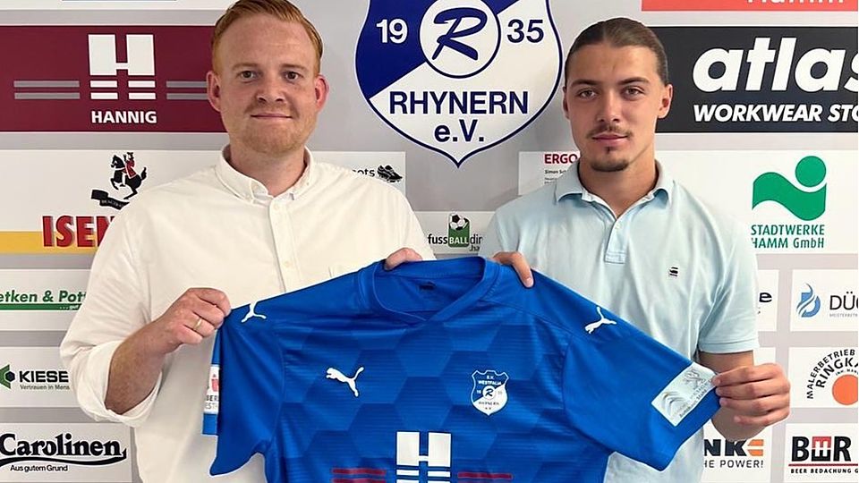 Rhynerns Team-Manager Max Schulte (links) mit Neuzugang Elmar Skrjelj