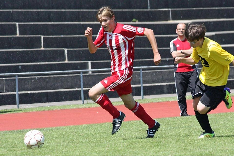 Weinzierl (l.) musste mit seinen ASVlern alles geben.  Foto: Christian Groitl
