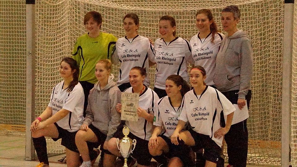 Die Fußballerinnen des JFV Oberau/Dudelsheim/Altenstadt bejubelten den Turniersieg beim U17-Girlscup in Klarenthal. Foto: Milena Lude