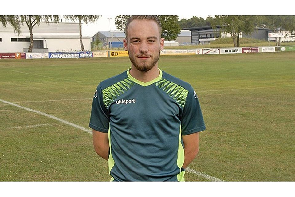 Klosterlechfelds Torhüter Andreas Karl erzielte mit einem Abschlag ein Tor in Großaitingen.  Foto: Sebastian Richly