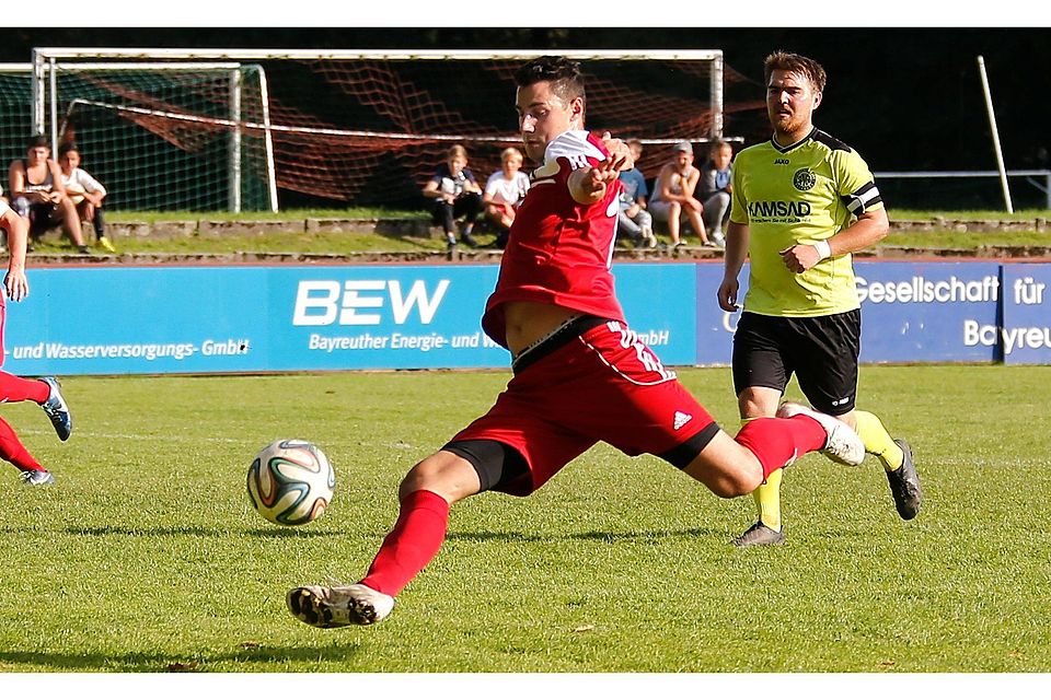 Die Qualitäten von Alexander Koßmann (am Ball) sind auch gegen den TSV Bindlach gefragt. Mit 13 Treffern ist der 28-jährige Sturmführer des FSV der bislang treffsicherste Akteur seines Teams.F: Kolb