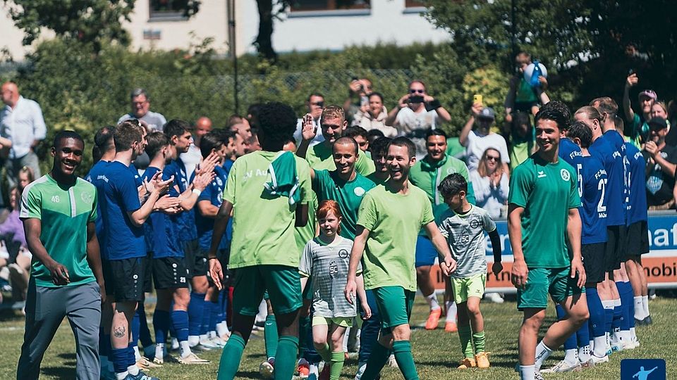 Vor dem Top-Spiel stand der FC Wacker München noch Spalier. Im Anschluss fügte die Lamotte-Elf dem SVA die erste Saisonniederlage zu.