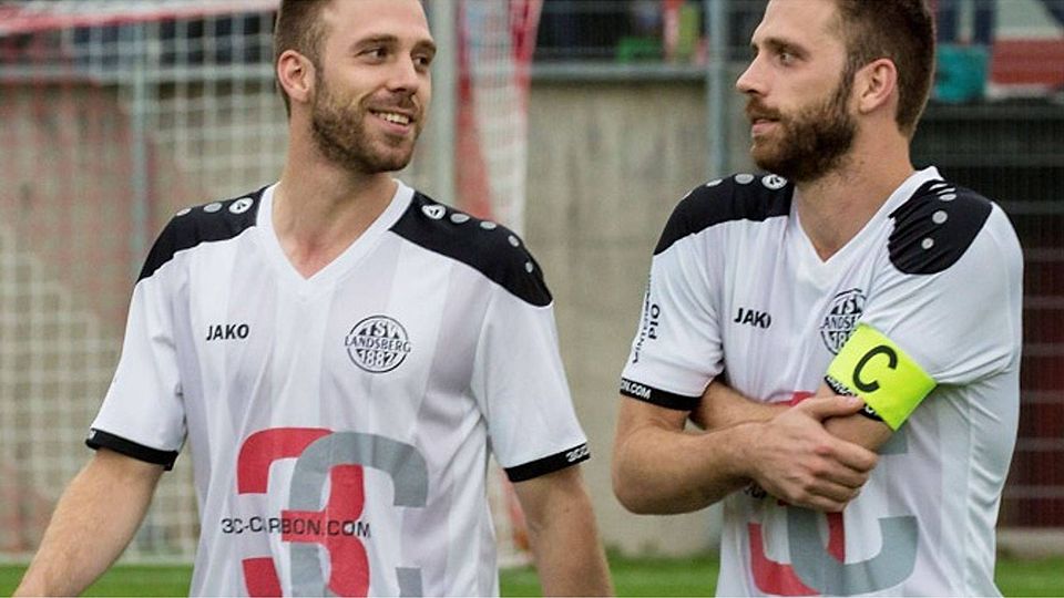 Wer ist wer? Philipp und Daniel Siegwart sind Zwillinge und rein optisch nur schwer auseinanderzuhalten. Aber: Dank der Kapitänsbinde erkennt man Philipp (rechts) auf dem Spielfeld doch recht schnell. Zu Saisonbeginn kam auch sein Bruder Daniel zum TSV, damit sind die Zwillinge wieder vereint.	  F.: Julian Leitenstorfer