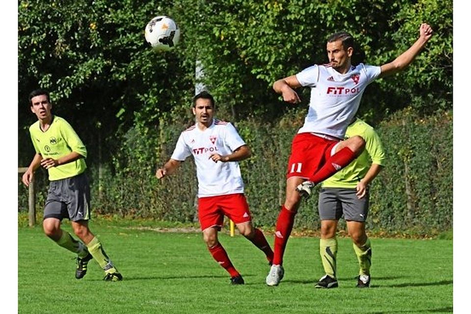 Für Niko Zalac (rechts) und seine Teamkollegen vom TSV Weilimdorf  steht am Sonntag das Spitzenspiel gegen Verfolger SG Untertürkheim an. Foto: Bergmann