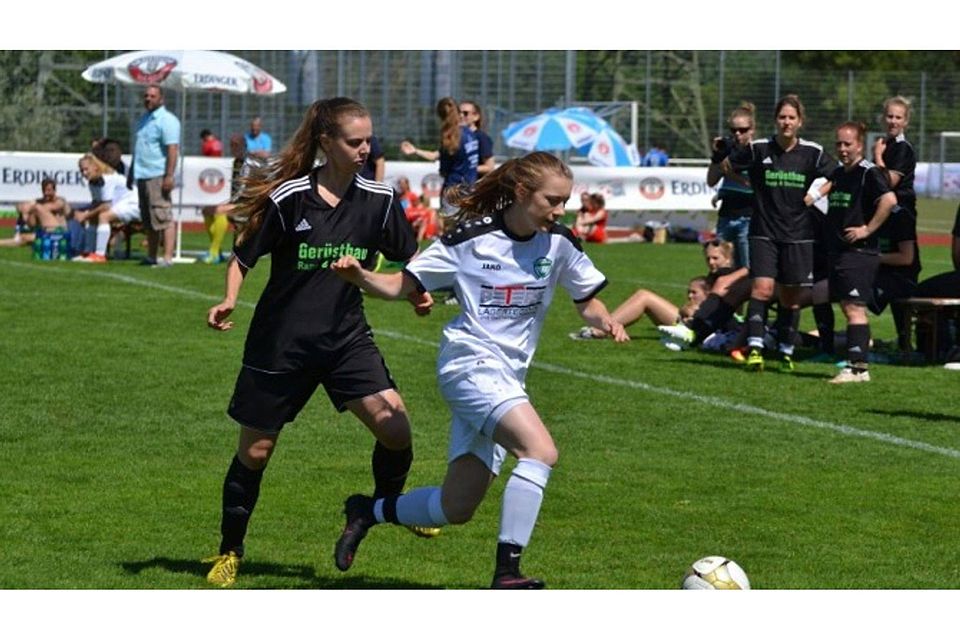 VfL-Torjägerin Leonie Kopp (rechts) will beim Erdinger-Cup-Finale weiter den Vorwärtsgang einschalten Foto: Irlbeck