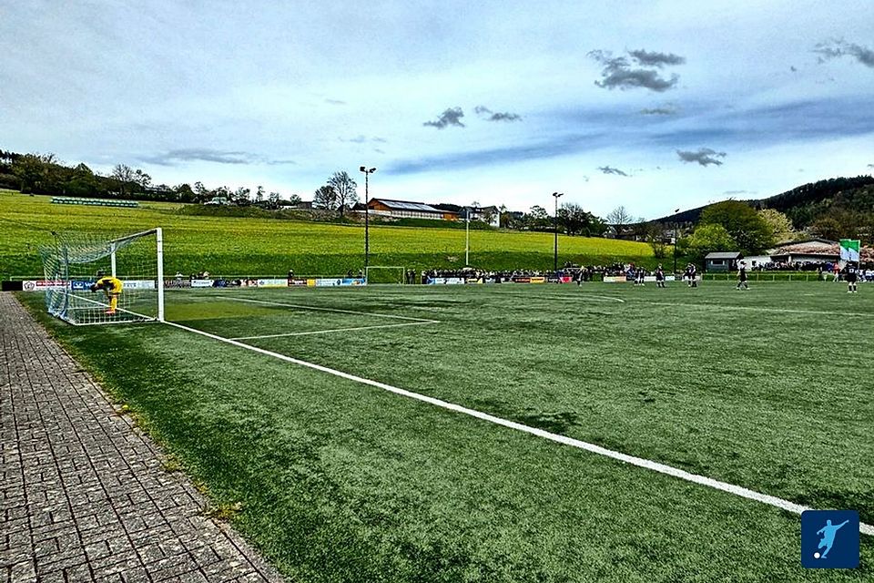 Der Kunstrasenplatz im Sportzentrum am Sauerlandbad in Schmallenberg-Bad Fredeburg. Seine kurzzeitige Sperrung sorgt nun für Ärger.
