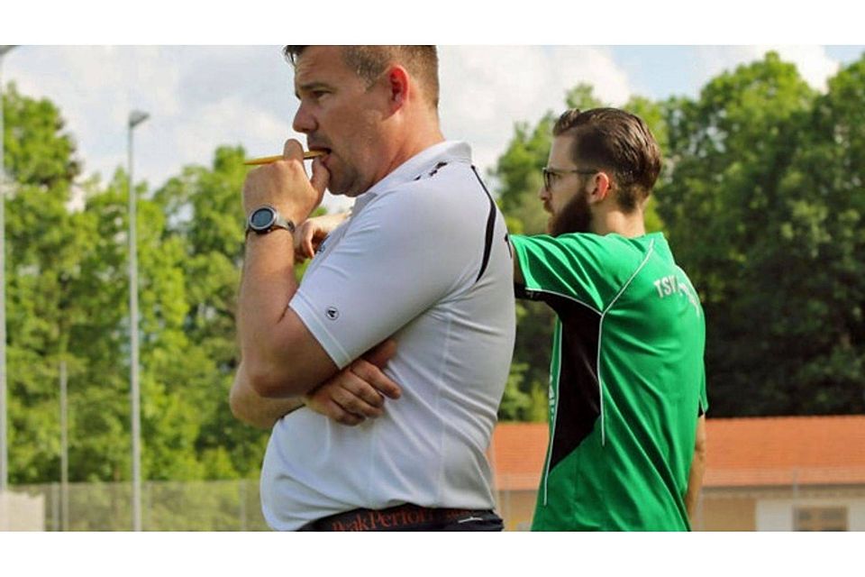 Tritt aus dem Schatten: Andree Betzel (r.) hat in den vergangenen Wochen bereits Jan Tischer und sein Trainerteam unterstützt. Foto: Andreas Kögl Tritt aus dem Schatten: Andree Betzel (r.) hat in den vergangenen Wochen bereits Jan Tischer und sein Trainerteam unterstützt. Foto: Andreas Kögl