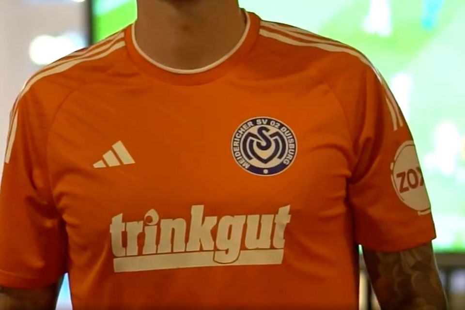Der MSV Duisburg präsentiert sein neues Ausweichtrikot. 