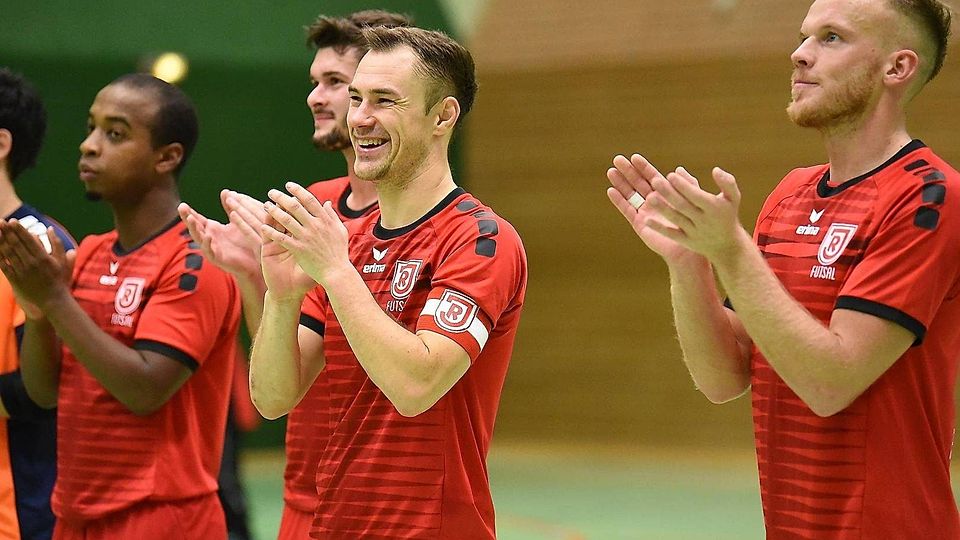 Als Kapitän und Torjäger führte Alexander Günter (Bildmitte) seine Regensburger zum Vizetitel bei der Deutschen Futsal-Meisterschaft. Archivfoto: Thomas Schneider