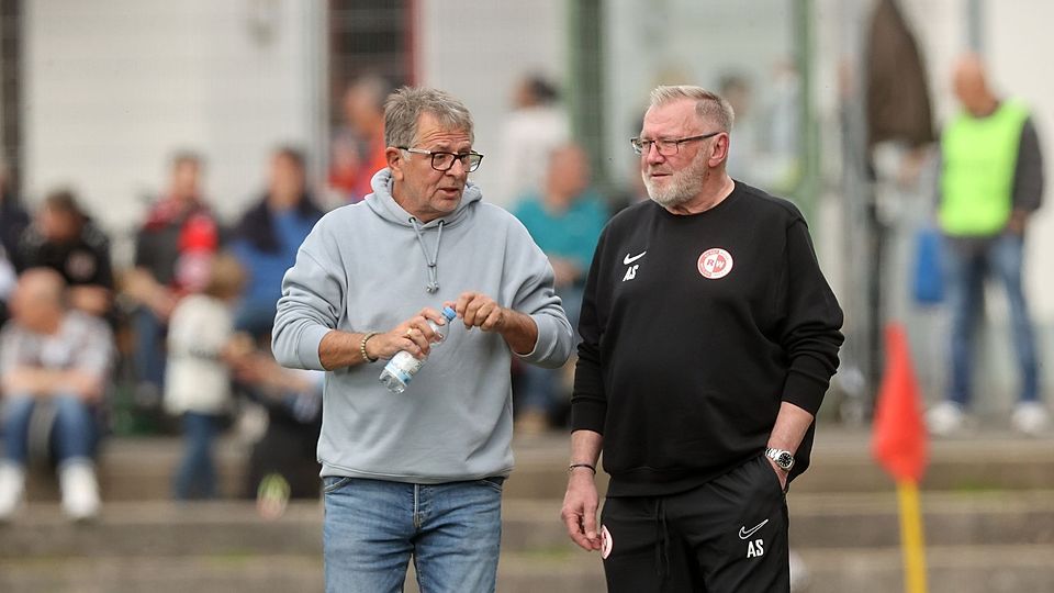 Zwei Routiniers, die sich schon lange kennen und schätzen: Salmrohrs neuer Trainer Paul Linz (links) und Wittlichs Coach August Schlotter.​