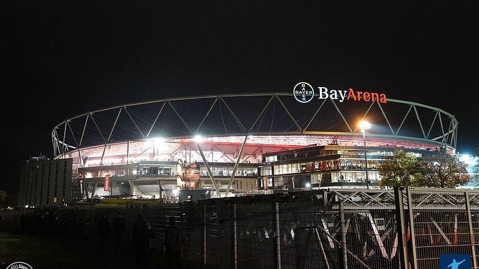Im Schatten der BayArena ist bald kein Platz mehr für Trainingsplätze.