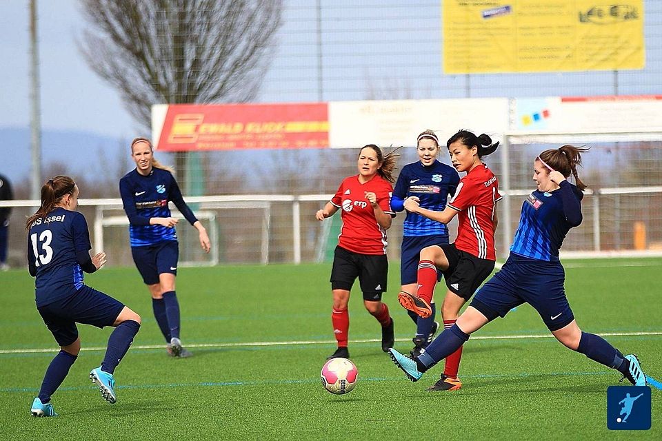 Der TuS Issel (blaue Trikots) hat erstmals nach vier Jahren wieder den Sprung ins Pokalfinale geschafft. 