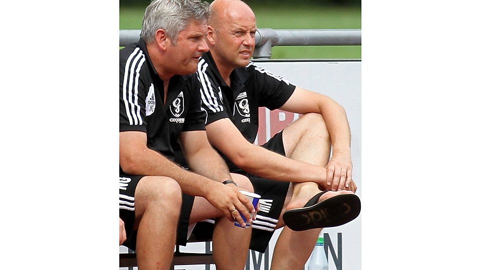 Eingespieltes Duo an der Seitenlinie: Trainer Martin König und Co-Trainer Niels Gramkow (links).