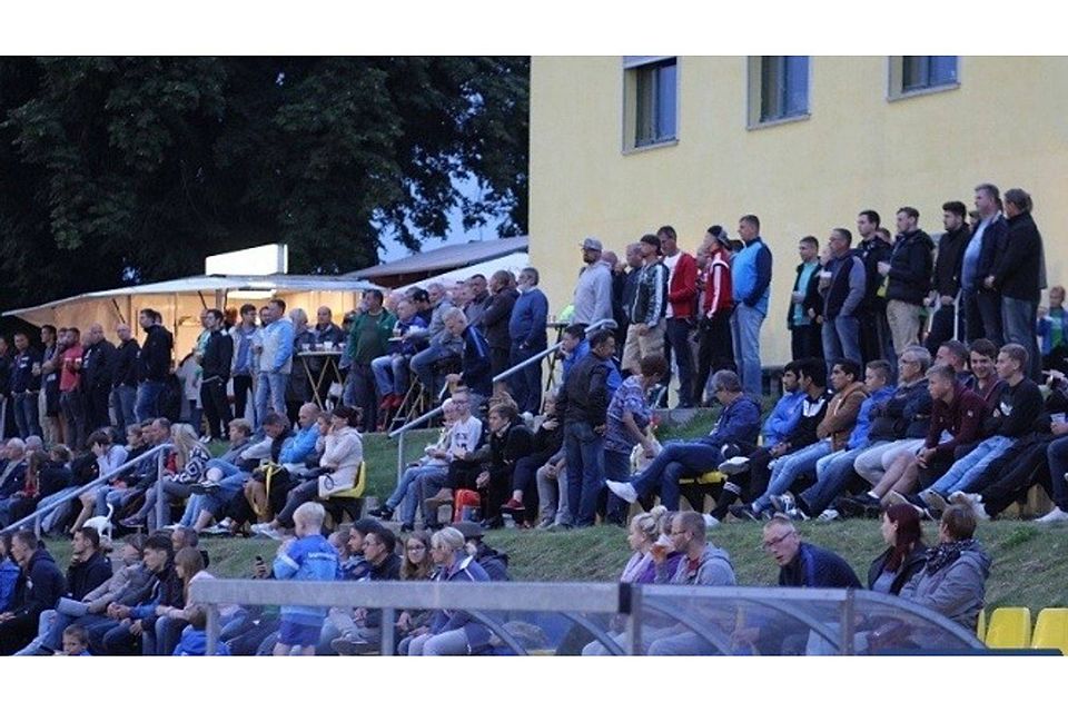 Volles Haus in Angermünde beim Pokalspiel gegen den SV Altlüdersdorf. Foto: Stephan Zellin Fotografie