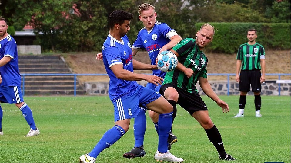 Michael Kolbe (rechts) spielt seit dem Winter für den SV Zöschen.