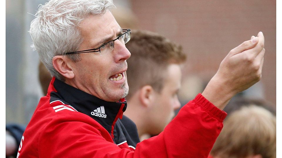 Einiges zu beanstanden gab es für Ansgar Schmees in den bisherigen Partien als Trainer des VfL Emslage. Jetzt hat er sein Amt zur Verfügung gestellt. F: Werner Scholz