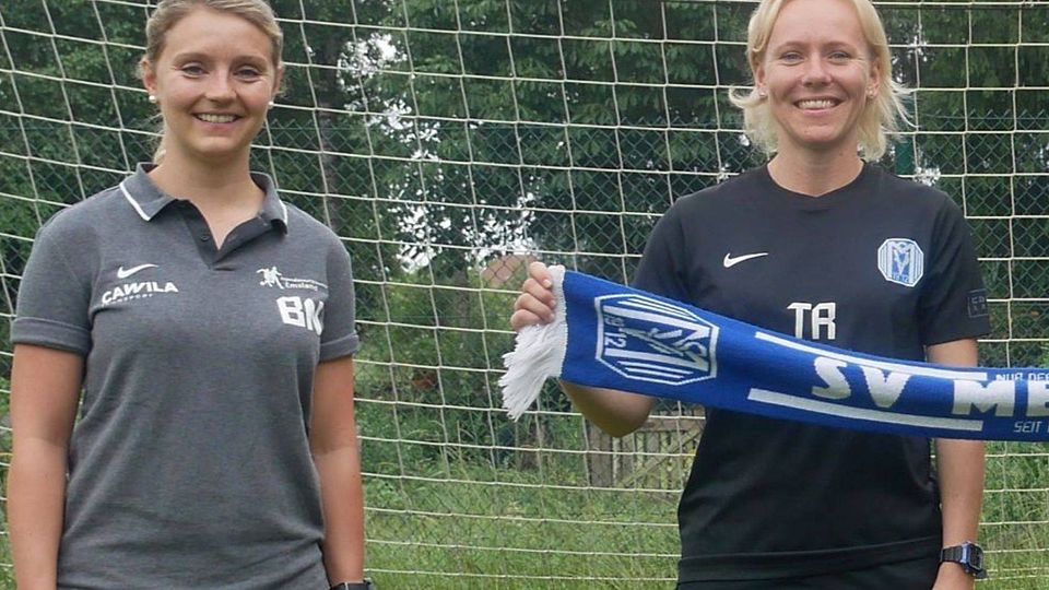 Stolz auf den Einsatz der U-23-Spielerinnen des SV Meppen: Birgit Niemeyer (l.) und Marta Stobba.