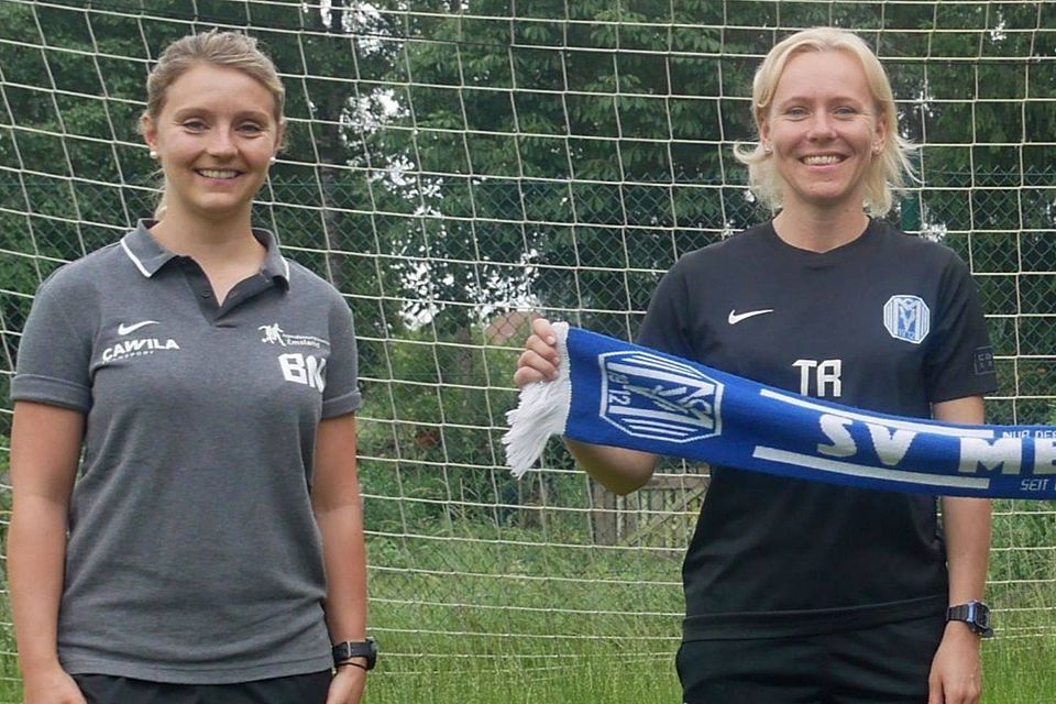 Stolz auf den Einsatz der U-23-Spielerinnen des SV Meppen: Birgit Niemeyer (l.) und Marta Stobba.