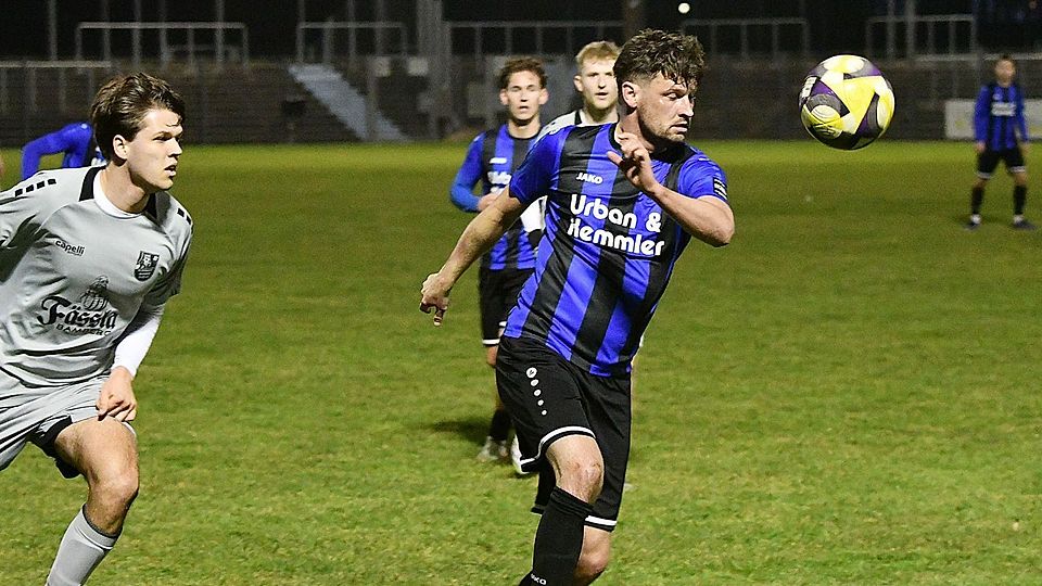 Nach dem fulminanten 6:0 gegen Stadeln am vergangenen Spieltag holten die Weidener (rechts Josef Rodler) gegen Bamberg den nächsten Dreier.