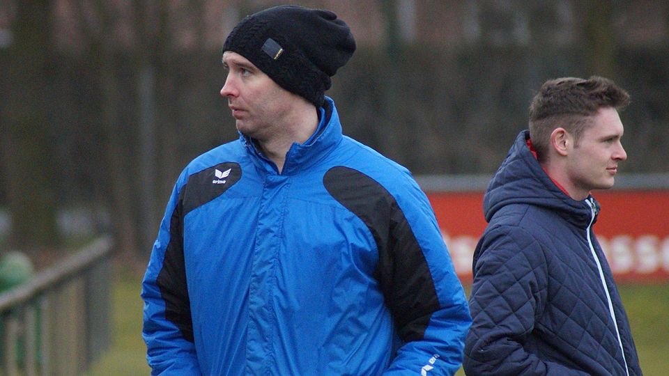 Top motiviert: SC Ostenlands Coach Peter Berhorst will mit seiner Elf den Tabellenführer aus Westenholz am Sonntag gewaltig ärgern. Foto: Bokun