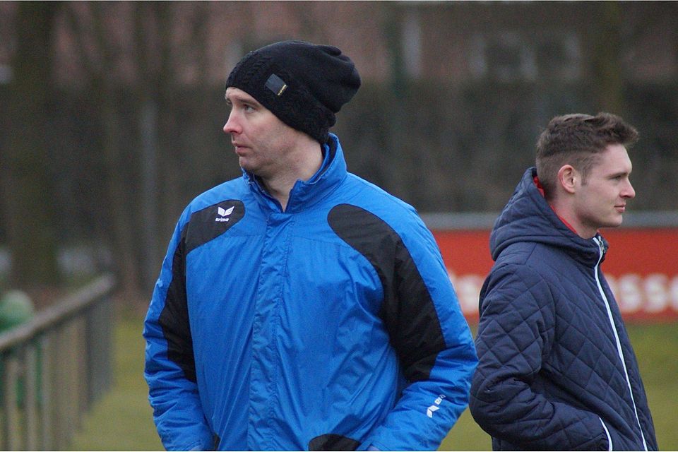 Top motiviert: SC Ostenlands Coach Peter Berhorst will mit seiner Elf den Tabellenführer aus Westenholz am Sonntag gewaltig ärgern. Foto: Bokun