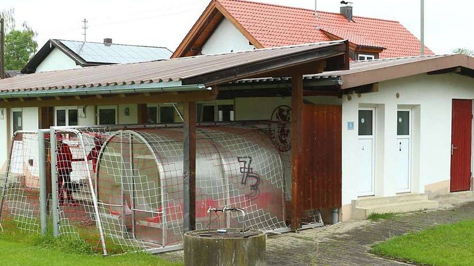 Kein Vereinsheim: Beim TSV Steingaden findet man nur Umkleiden.
