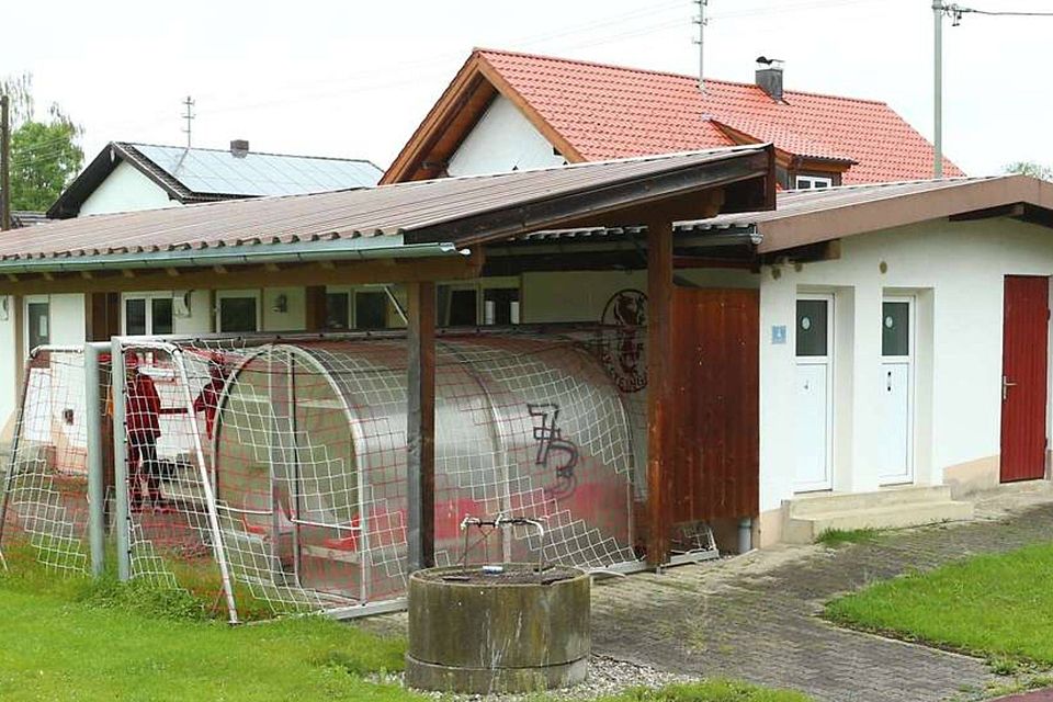 Kein Vereinsheim: Beim TSV Steingaden findet man nur Umkleiden.