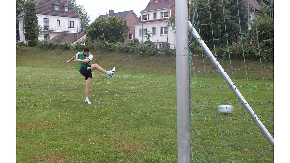 Die Spieler des SV Eintracht Osnabrück messen ihre Schussgeschwindigkeiten F: Marie Nicolay
