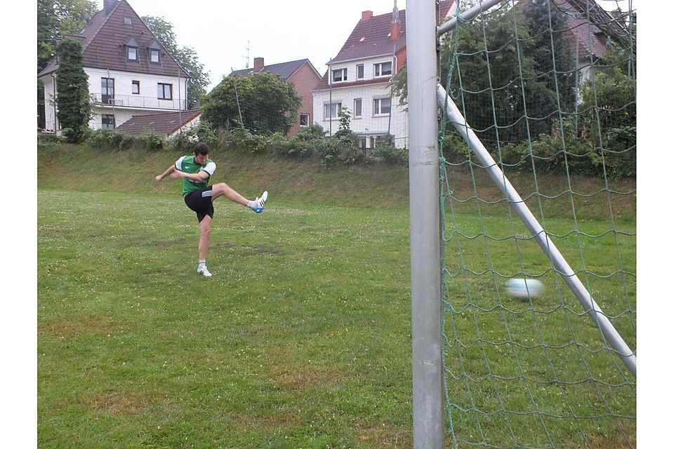 Die Spieler des SV Eintracht Osnabrück messen ihre Schussgeschwindigkeiten F: Marie Nicolay