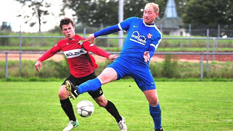 Ehingens Stürmer Valentin Gombold (rechts) wird in diesem Jahr wohl nicht mehr spielen können. SZ-ArchivFoto: MAS