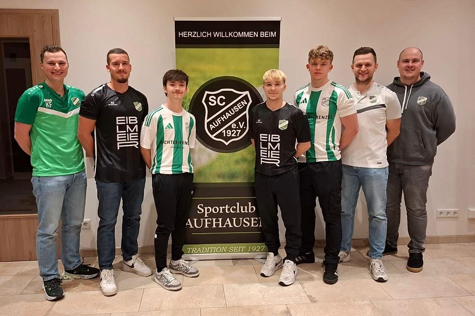 Die Verantwortlichen und Neuzugänge des SC Aufhausen
