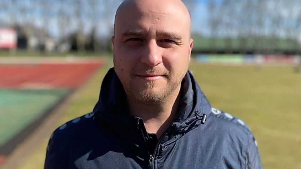 Der Trainer des GSC Hellas:  Nikos Tsakiris.